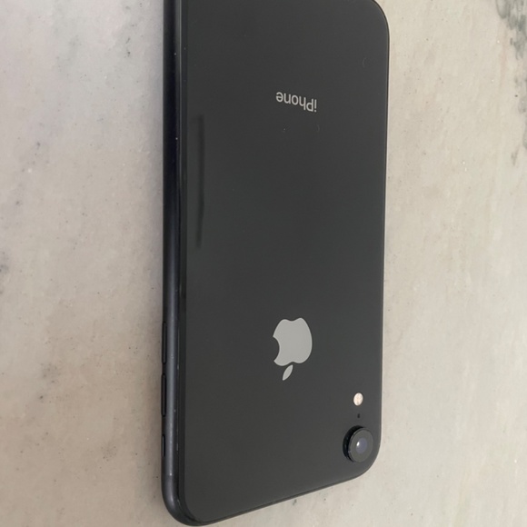 iPhone XR 128gb unlocked - Picture 3 of 7